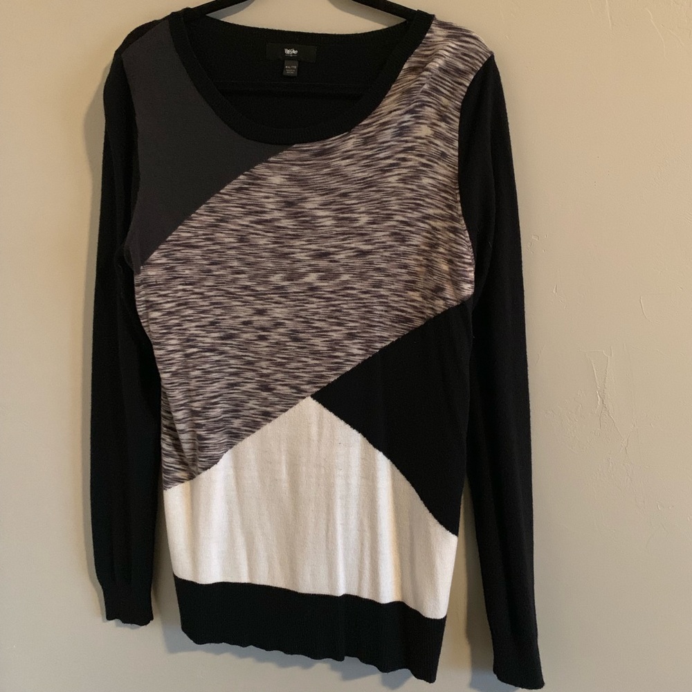 Black and white XXL statement sweater crew neck